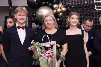 Uczniowie II LO w Wieluniu studniówkę mają już za sobą!